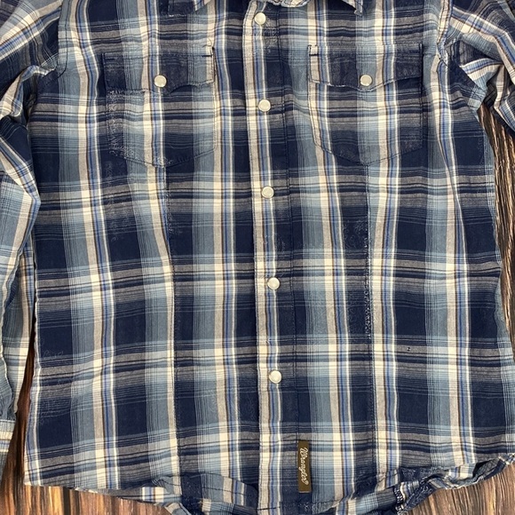Wrangler Blue Plaid Button Down Shirt- Size Medium - Picture 3 of 15